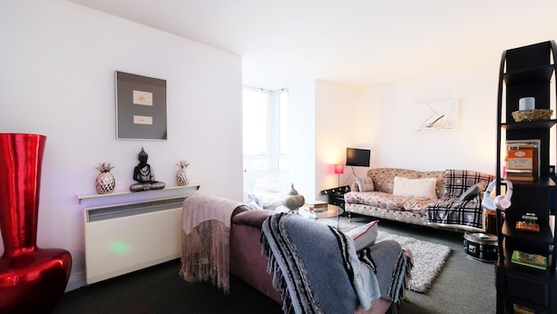 Unclassified image, 1 of 26, button - 2-br Flat For 4 in Gated Complex With Pool (London)