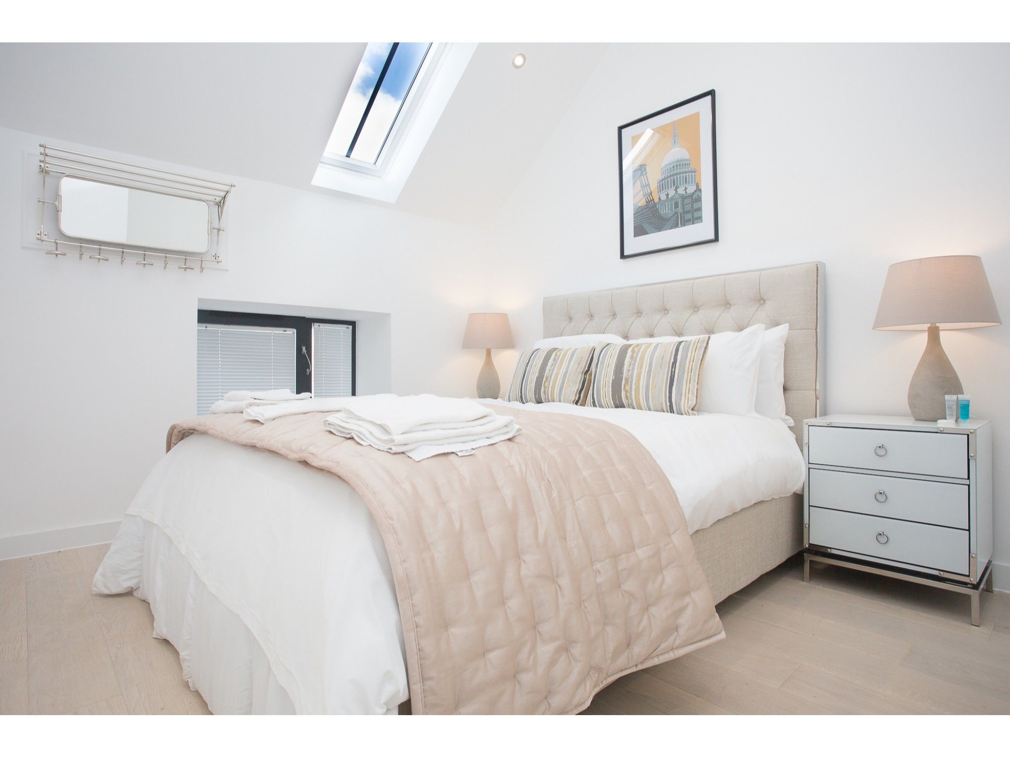 2 bedrooms, iron/ironing board, free WiFi