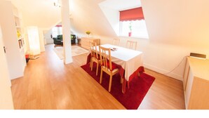 Unclassified image, 3 of 28, button - Bright, Airy 2BR Ealing Broadway Flat for 4 (London)