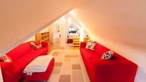 Unclassified image, 4 of 28, button - Bright, Airy 2BR Ealing Broadway Flat for 4 (London)