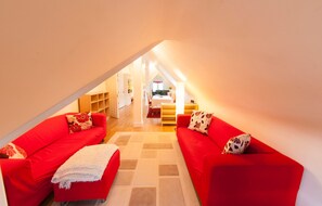 Apartment (2 Bedrooms) | Living area - Bright, Airy 2BR Ealing Broadway Flat for 4 (London)