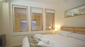 Room - Bright, Spacious Old Town Flat for 6 (Edinburgh)