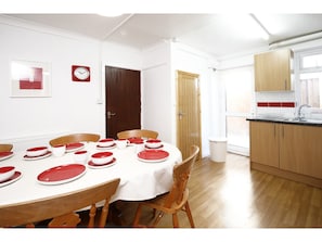 House (3 Bedrooms) | In-room dining