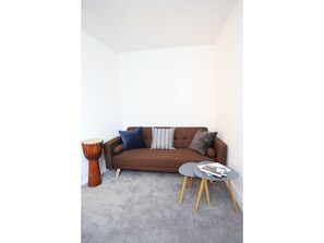 House (3 Bedrooms) | Living area