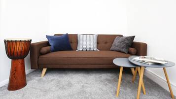 House (3 Bedrooms) | Living area