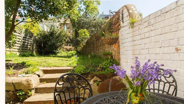 Exterior detail - Bright and Spacious 1 Bedroom Flat With Garden (Brighton)