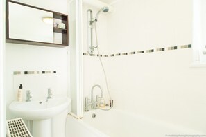 Apartment (1 Bedroom) | Bathroom