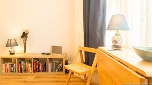 Interior - Bright and Spacious 1 Bedroom Flat With Garden (Brighton)