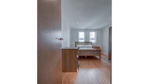 Unclassified image, 2 of 13, button - Bright & Modern 2-bedroom Flat - Sleeps 4 (Manchester)