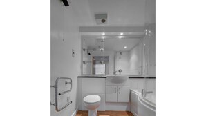 Unclassified image, 3 of 13, button - Bright & Modern 2-bedroom Flat - Sleeps 4 (Manchester)