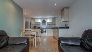 Unclassified image, 4 of 13, button - Bright & Modern 2-bedroom Flat - Sleeps 4 (Manchester)