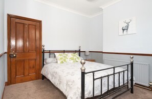 Talo, useita sänkyjä (3 Bedrooms) | 3 makuuhuonetta, silitysrauta/-lauta, ilmainen Wi-Fi, vuodevaatteet