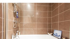 Unclassified image, 4 of 11, button - Bright and Spacious Apartment With Terrace (London)