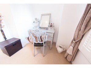 Room amenity - Bright and Spacious Apartment With Terrace (London)