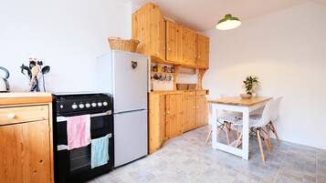 Full-size fridge, microwave, coffee/tea maker, cookware/dishes/utensils