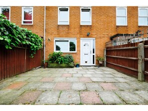 Terrace/patio - Bright and Spacious 4BR House (London)