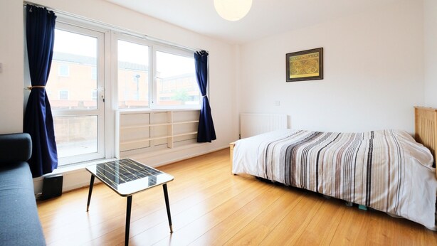 Room - Bright and Spacious 4BR House (London)