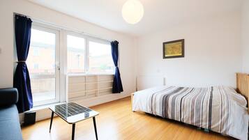 Iron/ironing board, free WiFi