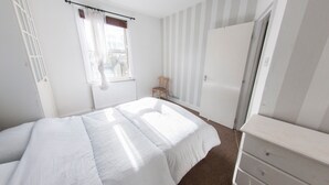 1 bedroom, iron/ironing board, free WiFi - Bright, Spacious 1BR Flat for 2 in Walham (London)