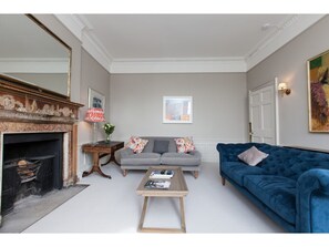 Apartment (3 Bedrooms) | Living area | 40-inch TV with digital channels - Central, Spacious 3BR Edinburgh Flat For 6 (Edinburgh)