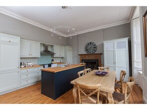 Apartment (3 Bedrooms) | Private kitchen | Full-size fridge, microwave, oven, stovetop - Central, Spacious 3BR Edinburgh Flat For 6 (Edinburgh)