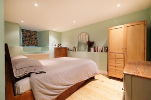 Desk, iron/ironing board, free WiFi