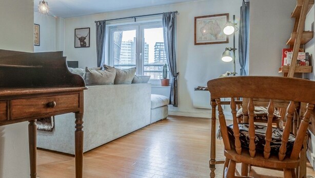 Room - Bright, Spacious 2BR Ancoats Apt for 4 W/balcony (Manchester)