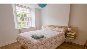2 bedrooms, iron/ironing board, free WiFi - Charming Home in Bristol's Creative Area (Bristol)