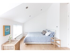 2 chambres, bureau, espace de travail pour ordinateur portable