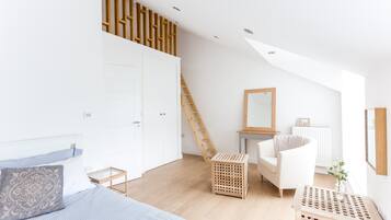 House (2 Bedrooms) | 2 bedrooms, desk, laptop workspace, iron/ironing board