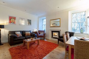 独立别墅 (3 Bedrooms) | 起居区 | 40-英寸电视（配备数码频道）