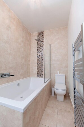 House (3 Bedrooms) | Bathroom