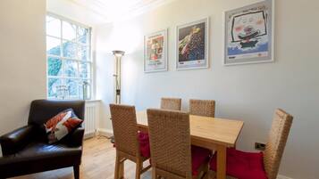 House (3 Bedrooms) | In-room dining