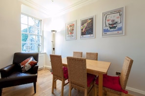 House (3 Bedrooms) | In-room dining