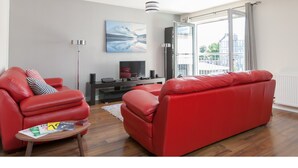 Apartment (2 Bedrooms) | Living area - Bright, Contemporary Edinburgh Flat With Parking! (Edinburgh)