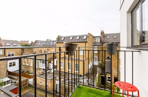 Apartment (2 Bedrooms) | Balcony