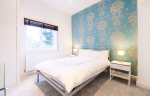 2 bedrooms, free WiFi - Classy, Modern 2BR Flat for 5 in Maida Hill (London)