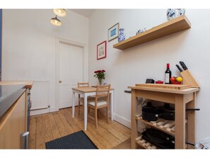 Fireplace - Charming 2-br Flat for 4 in Quiet Corstorphine (Edinburgh)