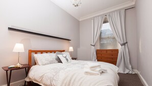 Unclassified image, 4 of 24, button - Charming 2-br Flat for 4 in Quiet Corstorphine (Edinburgh)