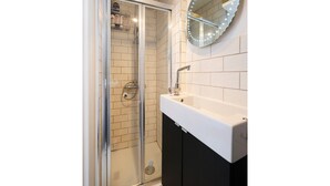 Free toiletries - Cozy & Homey Flat for 4 in Trendy Stoke Newington (London)