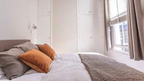 Room - Cozy 2-bedroom House in Beautiful Cambridge (Cambridge)