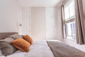 2 bedrooms, iron/ironing board, free WiFi - Cozy 2-bedroom House in Beautiful Cambridge (Cambridge)