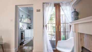 2 bedrooms, iron/ironing board, free WiFi