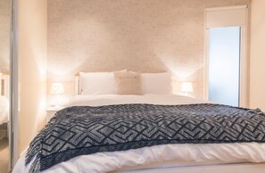 1 bedroom, free WiFi - Chic, Spacious 1-br Flat For 2 In Central Bristol (Bristol)