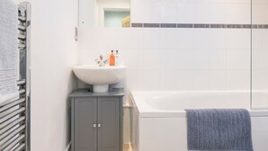 Free toiletries - Chic, Spacious 1-br Flat For 2 In Central Bristol (Bristol)