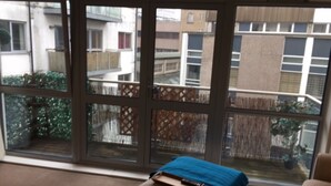 Living area - Chic, Spacious 1-br Flat For 2 In Central Bristol (Bristol)