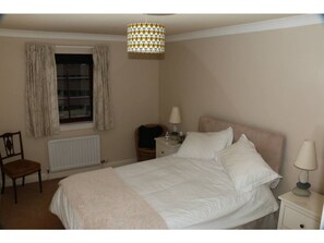 Apartment (2 Bedrooms) | 2 bedrooms, iron/ironing board, WiFi, bed sheets - Contemporary Apartment off Queensferry Road (Edinburgh)