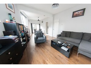 Apartment (2 Bedrooms) | Living area - Bright & Spacious Garden Flat for 4 in London (London)