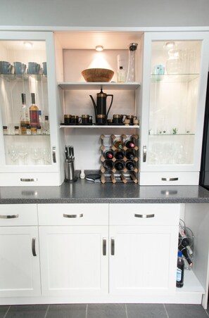 Apartment (2 Bedrooms) - Bright & Spacious Garden Flat for 4 in London (London)