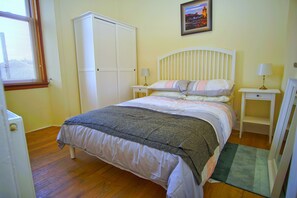 2 عدّة غرف نوم ومكواة/لوح كي وواي فاي مجانًا